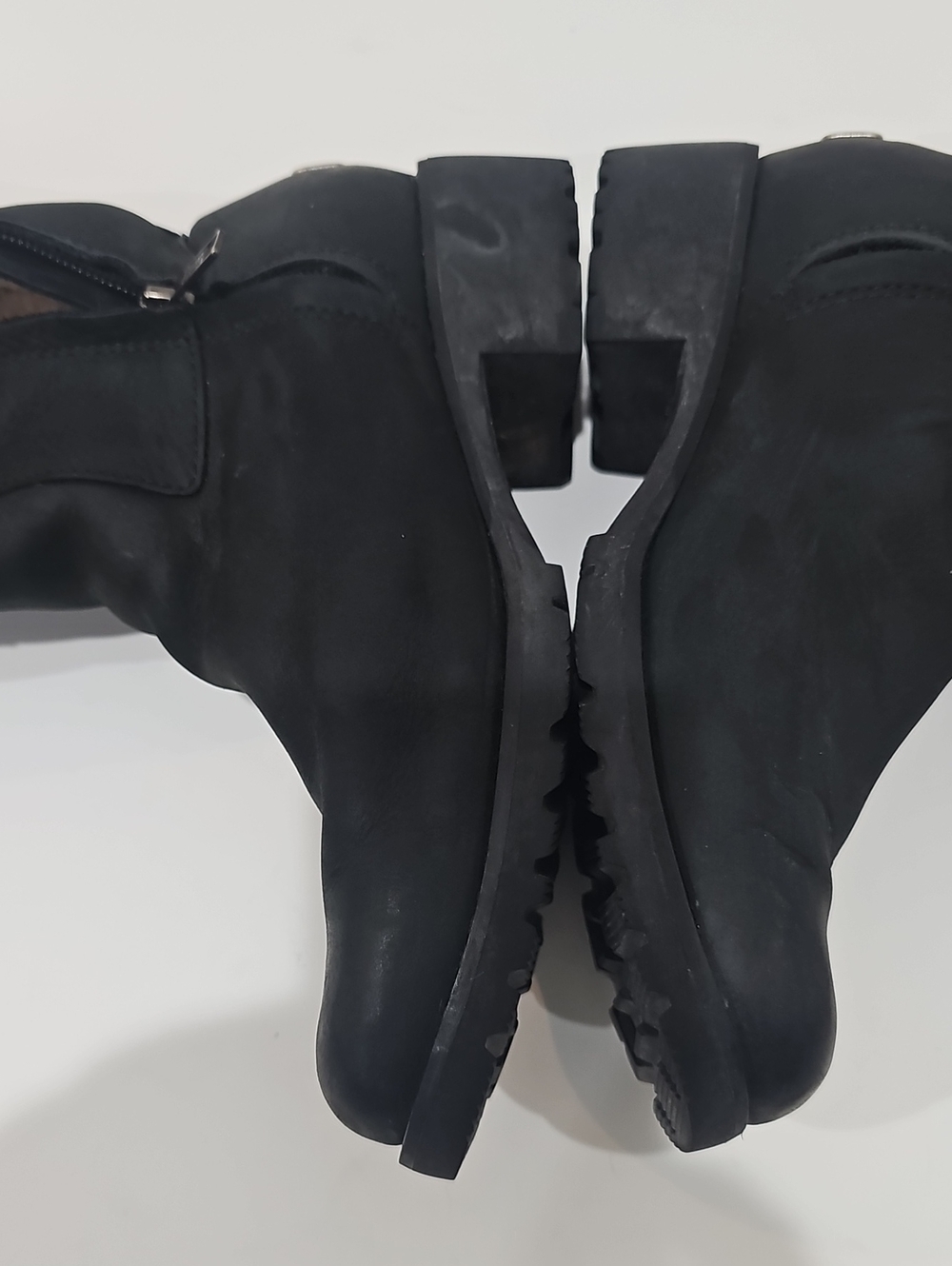 UGG Black Tall Leather Sheepskin Zip Heeled Riding Boots Sz 7.5 Rubber Sole - Picture 7 of 12